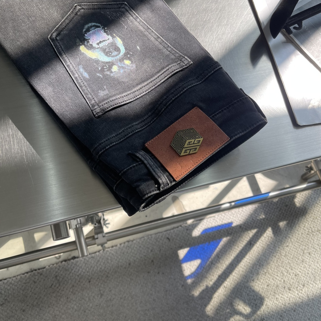 -GVC 25FW秋冬新款休闲牛仔裤，高端品质，面料超级柔软舒适 小直筒版型，上身修长，万能搭配款！尺码