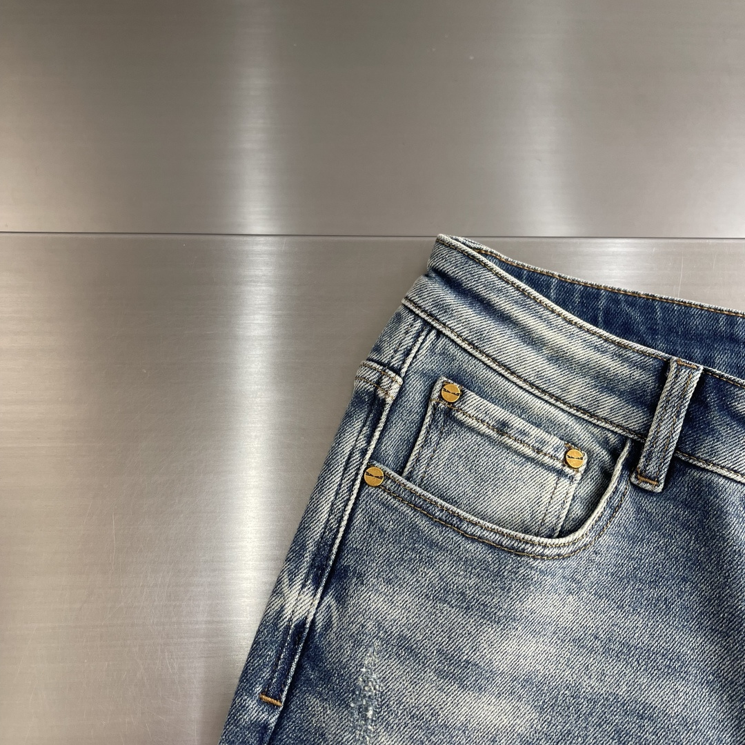 -FEND 2025秋季最新品水洗休闲牛仔裤，进口水洗弹力面料，舒适有弹性，顶级印花工艺字母图案logo