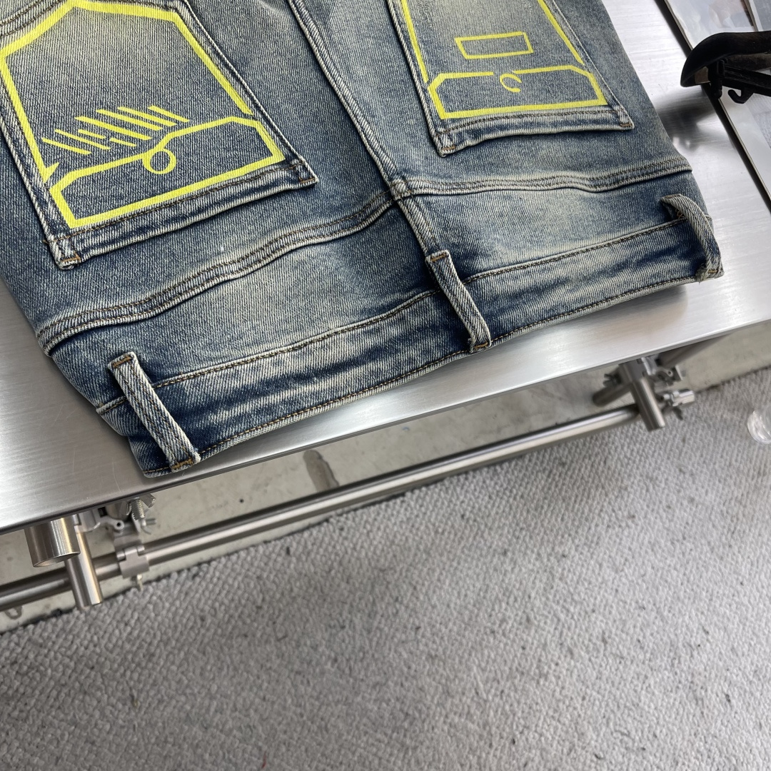 -FEND 2025秋季最新品水洗休闲牛仔裤，进口水洗弹力面料，舒适有弹性，顶级印花工艺字母图案logo