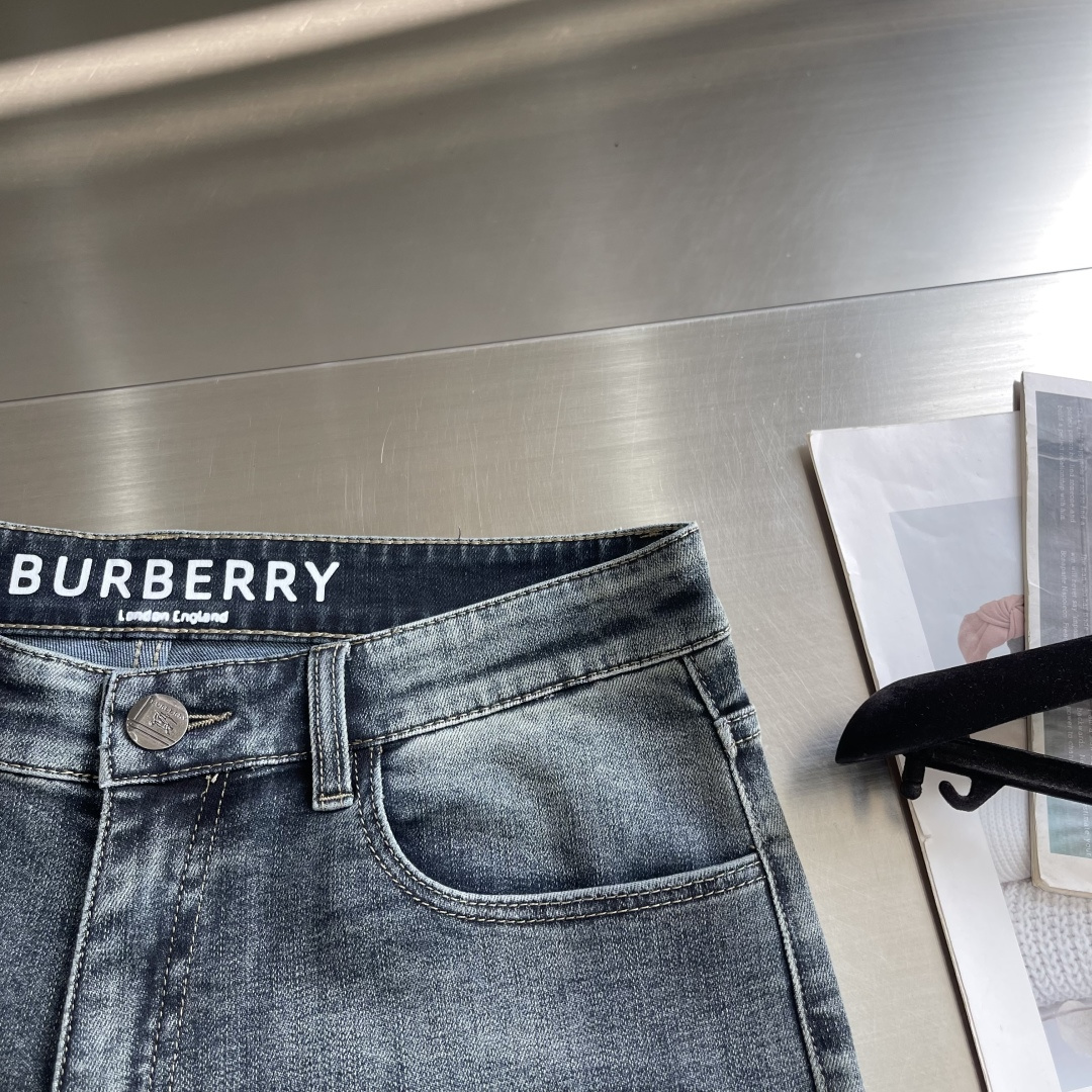 -BBR 年年经典 男士小直筒牛仔裤，经典百搭五袋款式 后口袋皮牌点缀 标志战马皮牌 高档而显质感 内里