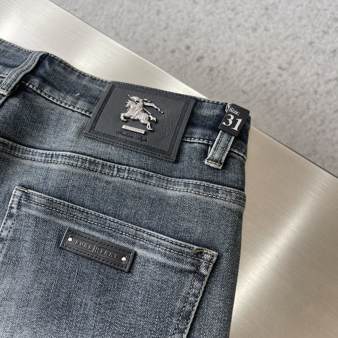 -BBR 年年经典 男士小直筒牛仔裤，经典百搭五袋款式 后口袋皮牌点缀 标志战马皮牌 高档而显质感 内里