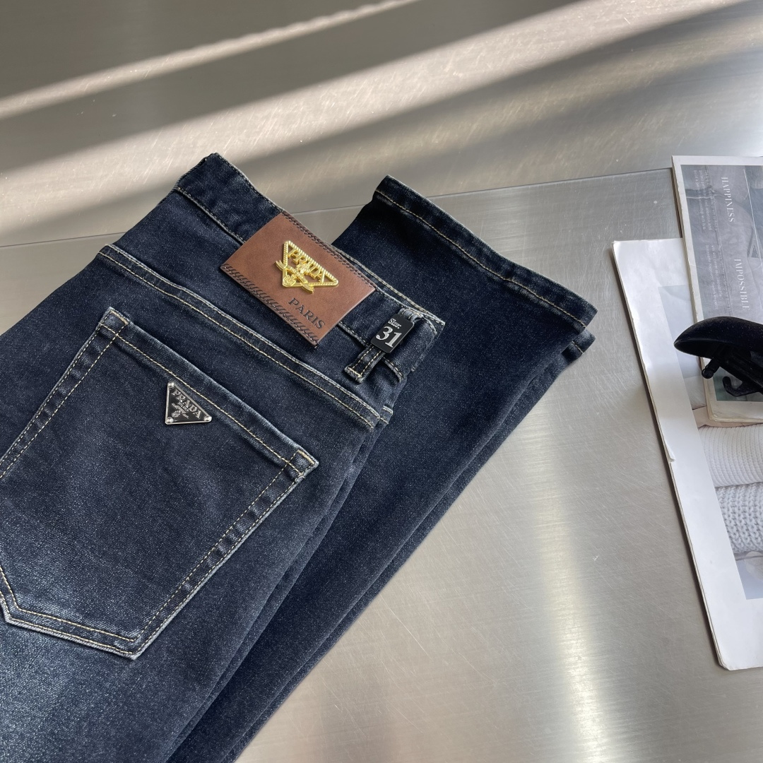 -PRAD 经典三角标男士牛仔裤，四季常青款，基础款直筒版型，休闲时尚！一年四季百搭系列，面料柔软舒适透