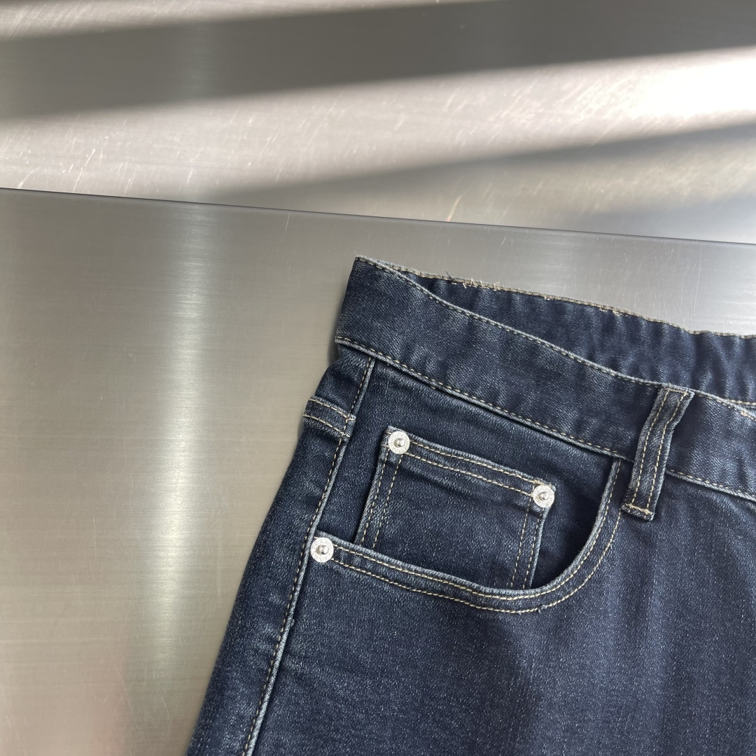 -PRAD 经典三角标男士牛仔裤，四季常青款，基础款直筒版型，休闲时尚！一年四季百搭系列，面料柔软舒适透