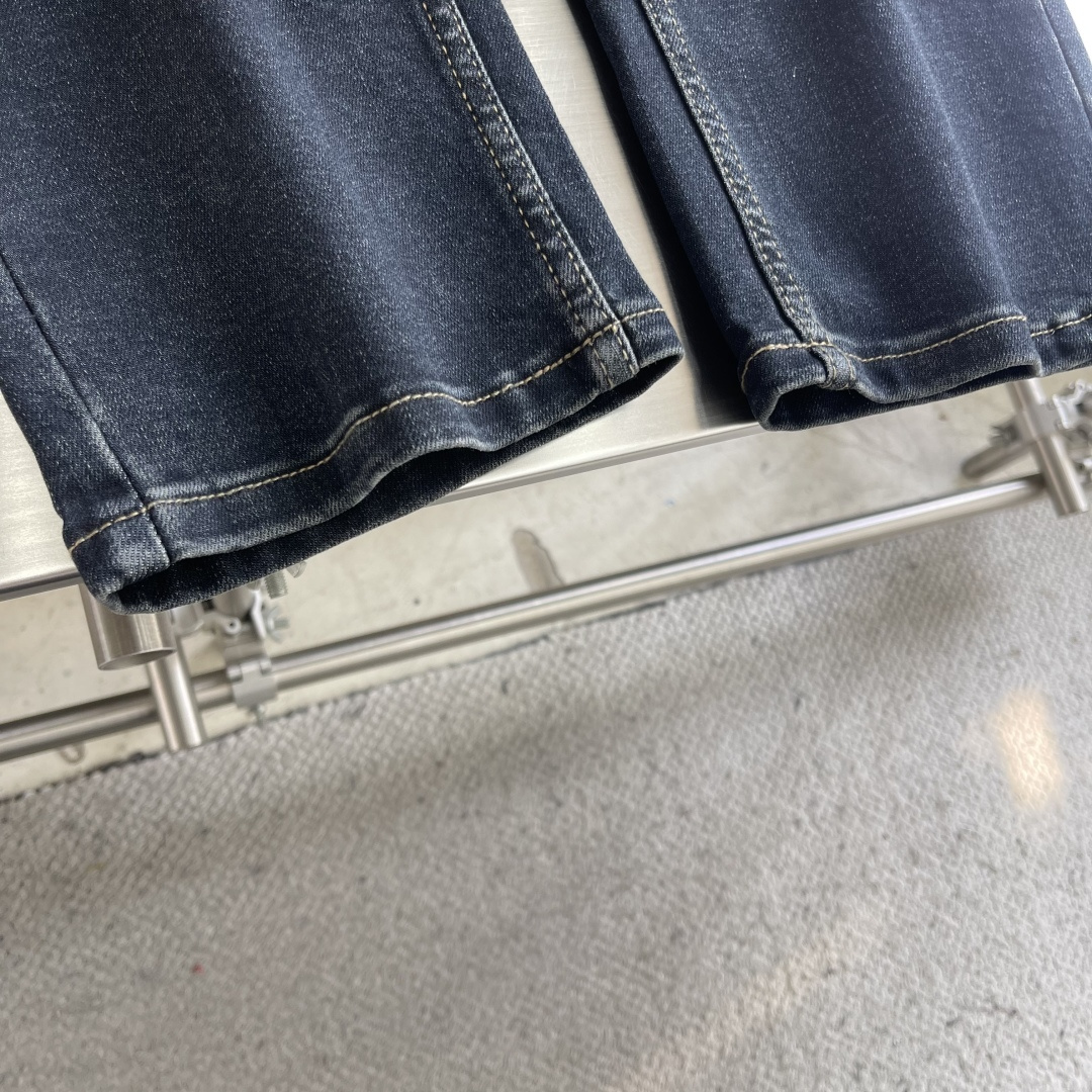 -PRAD 经典三角标男士牛仔裤，四季常青款，基础款直筒版型，休闲时尚！一年四季百搭系列，面料柔软舒适透