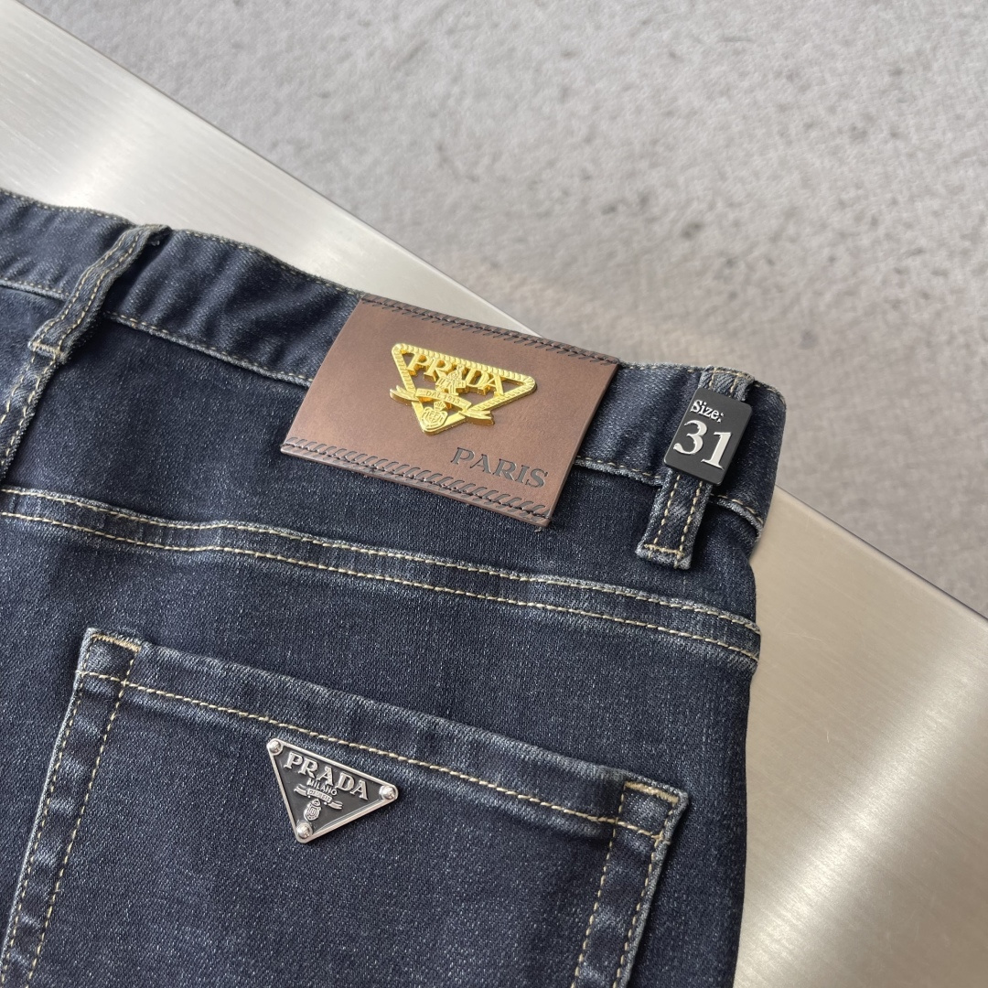 -PRAD 经典三角标男士牛仔裤，四季常青款，基础款直筒版型，休闲时尚！一年四季百搭系列，面料柔软舒适透