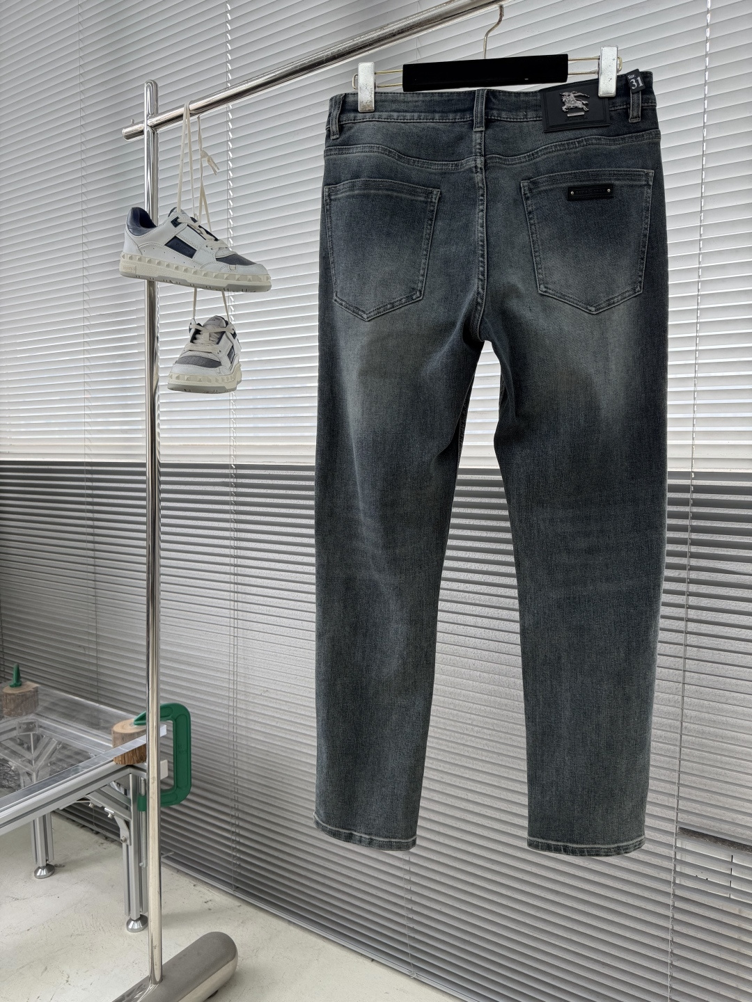 -BBR 年年经典 男士小直筒牛仔裤，经典百搭五袋款式 后口袋皮牌点缀 标志战马皮牌 高档而显质感 内里