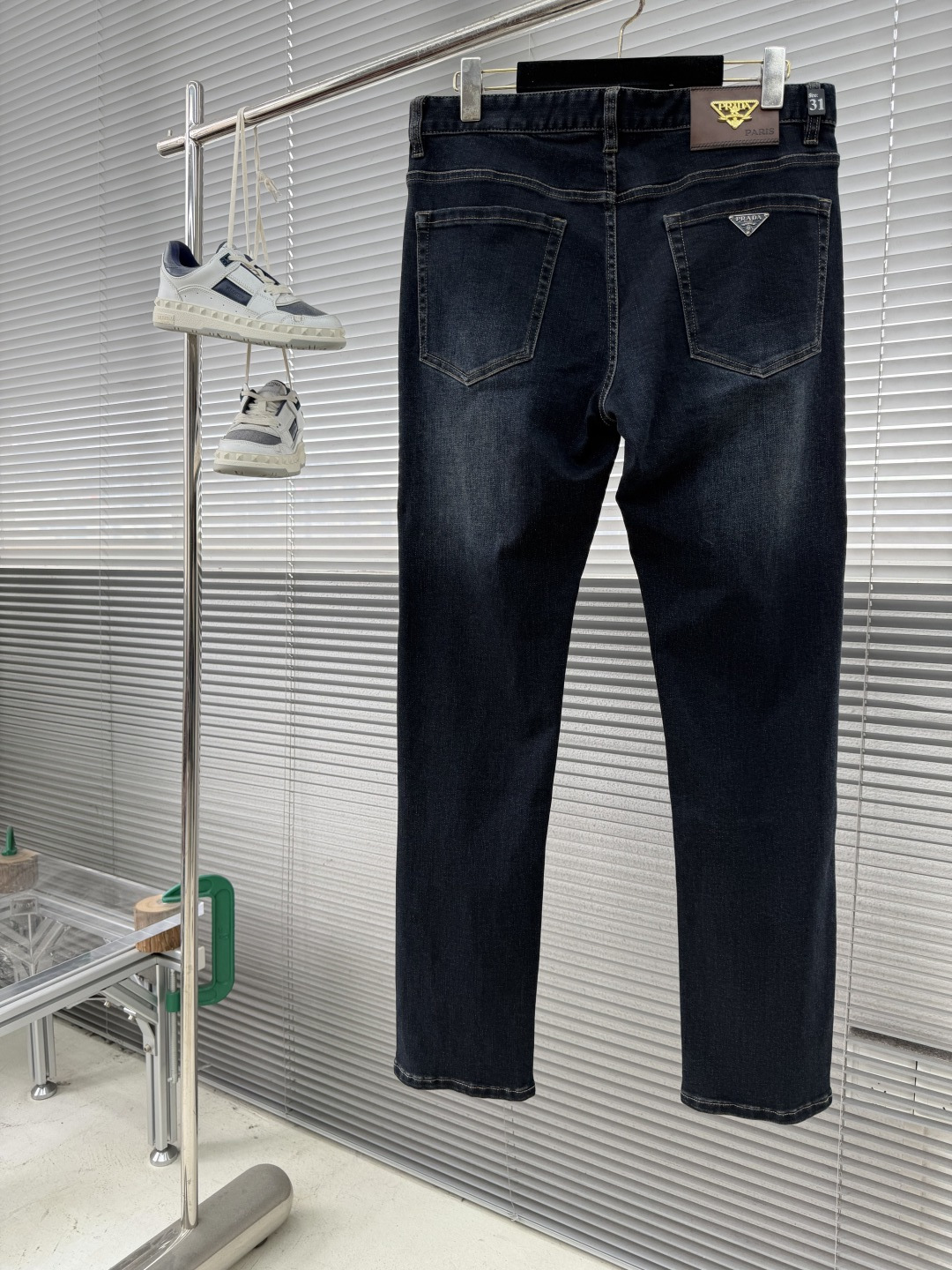 -PRAD 经典三角标男士牛仔裤，四季常青款，基础款直筒版型，休闲时尚！一年四季百搭系列，面料柔软舒适透