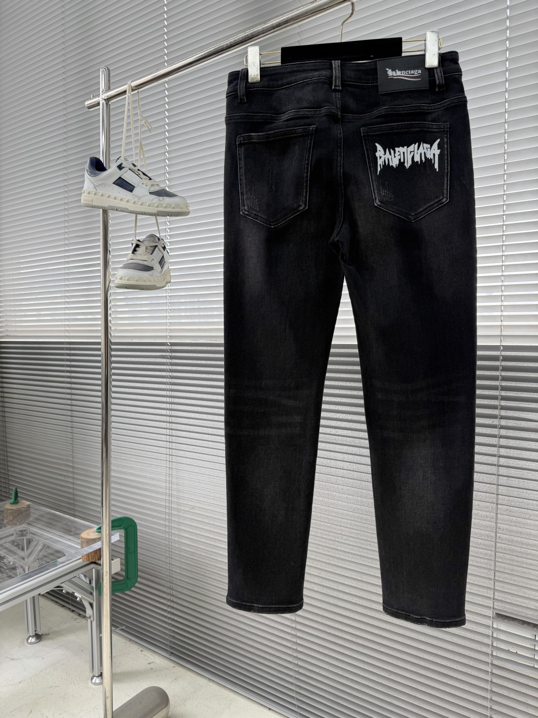 -Balenciag 2025秋季最新品，时尚休闲水洗牛仔裤女进口水洗弹力面料，舒适有弹性，顶级印花工艺