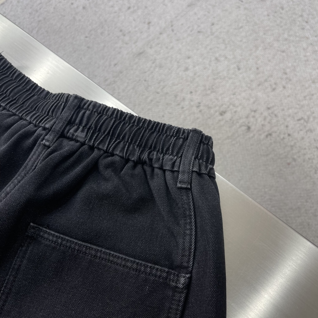 -LOEW 秋冬新款加绒长裤，定制洗水纯棉斜纹牛仔奥利绒面料，洗水猫须喷白工艺 两侧logo字母印花微阔