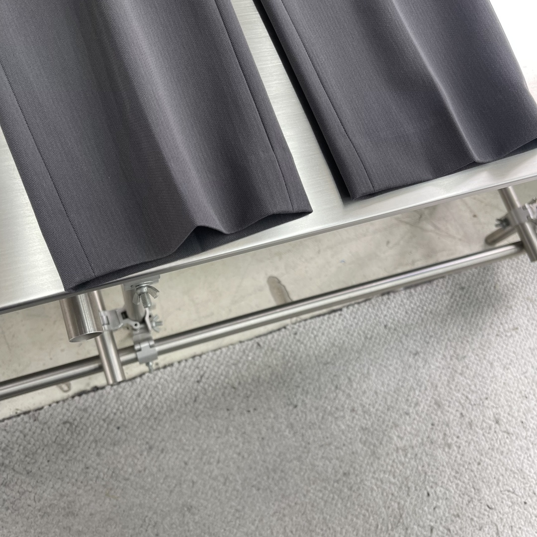 -Loro Piana 复古臻品“鱼骨纹”含羊毛醋酸天丝纤维面料垂感度舒适度极高挺括有型休闲西裤复古鱼骨