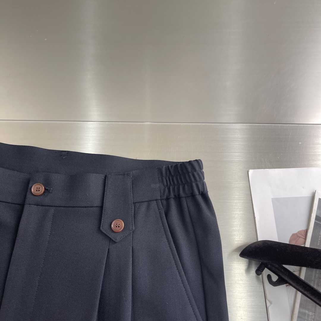 -双摺松紧腰设计！Brioni 布里奥尼 新品发布微阔版型甄选优质含羊毛醋酸面料休闲长裤西裤，双摺松紧腰