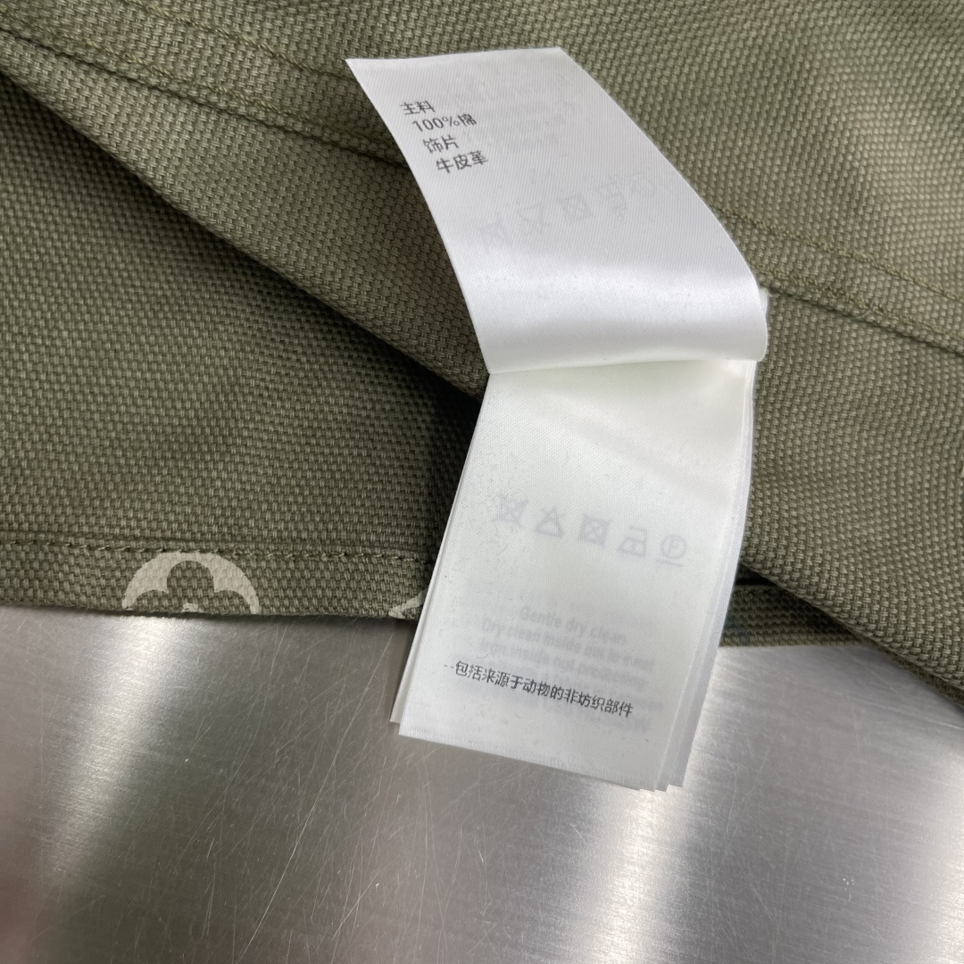 -驴牌 25fw新款MONOGRAM 工装夹克式衬衫本款工装夹克式衬衫选用棉质帆布，Monogram S