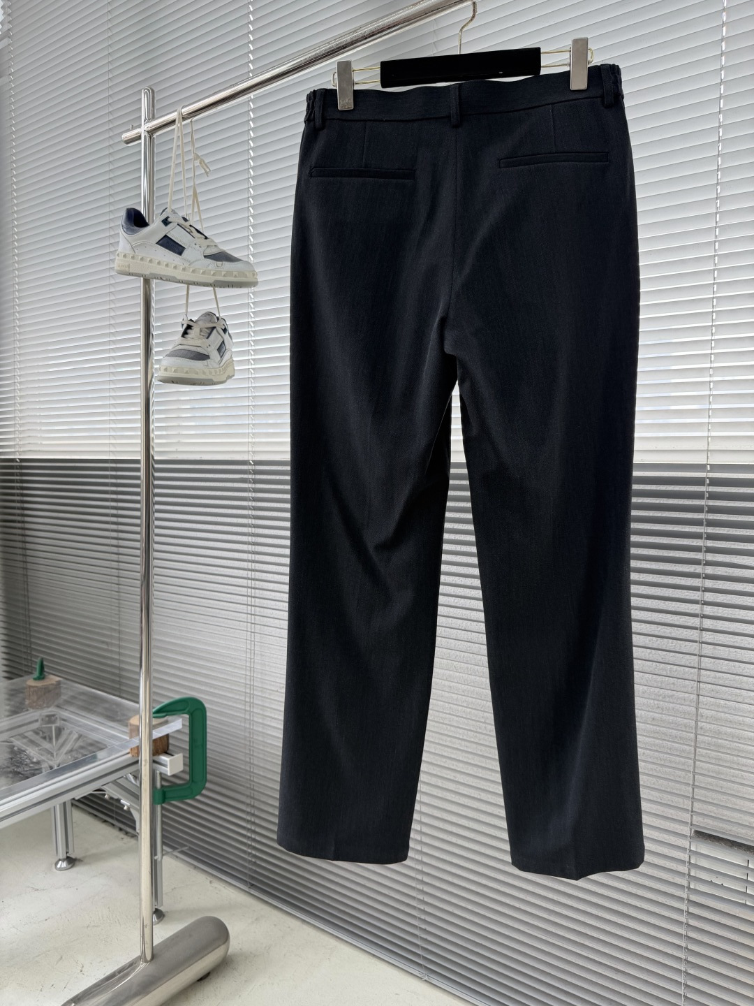 -双摺松紧腰设计！Brioni 布里奥尼 新品发布微阔版型甄选优质含羊毛醋酸面料休闲长裤西裤，双摺松紧腰