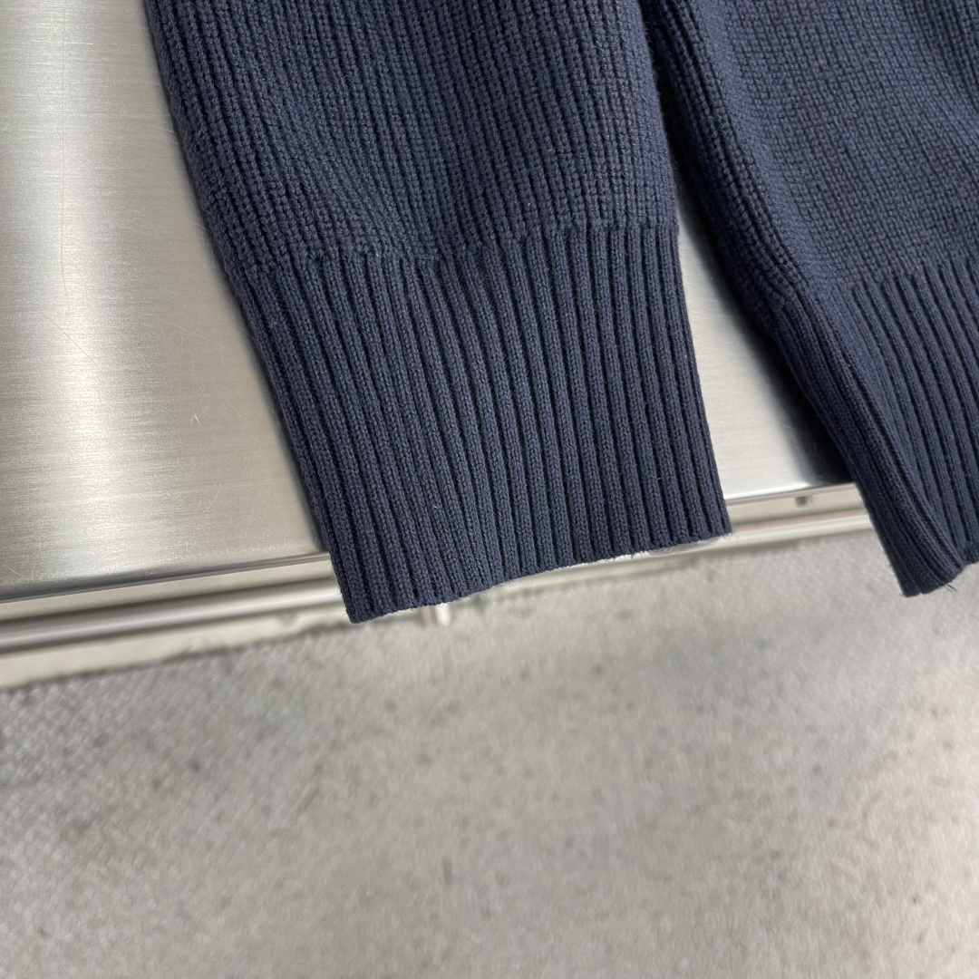 -LOEW 新款毛衫毛衣，上身舒适，不挑身材 男女同款，秋冬毛衣，是今年最好看的情侣装，秋冬必备百搭不出