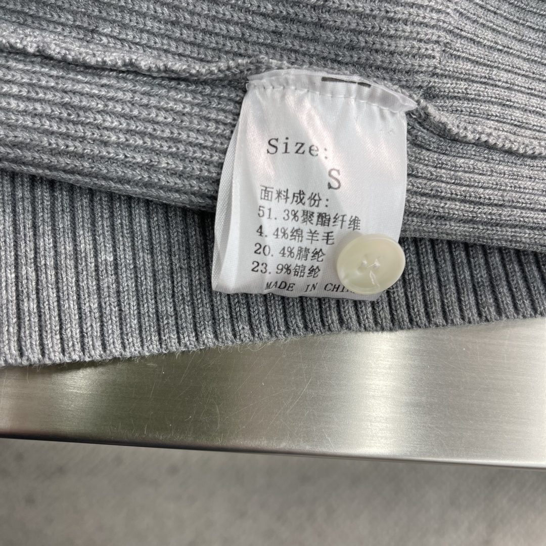 -LOEW 新款毛衫毛衣，上身舒适，不挑身材 男女同款，秋冬毛衣，是今年最好看的情侣装，秋冬必备百搭不出