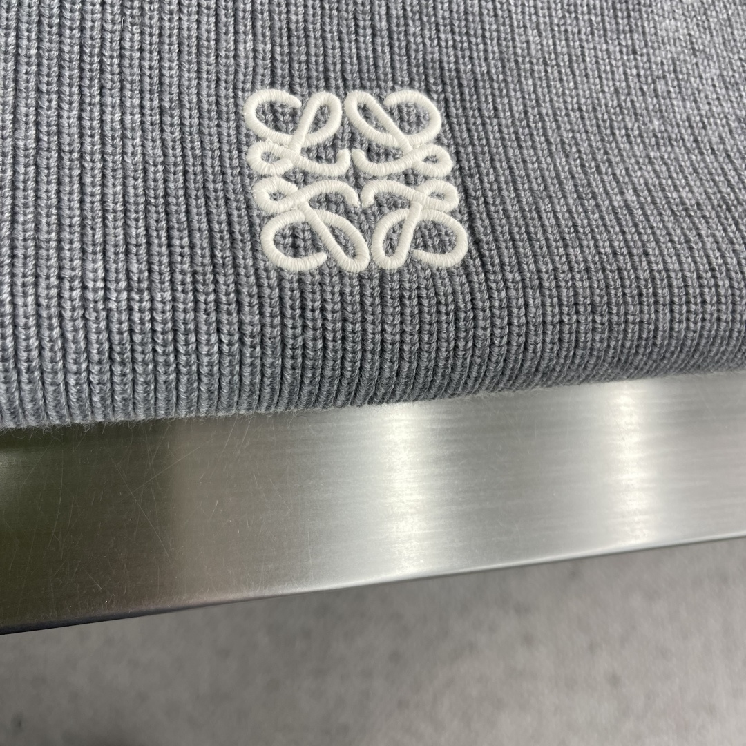 -LOEW 新款毛衫毛衣，上身舒适，不挑身材 男女同款，秋冬毛衣，是今年最好看的情侣装，秋冬必备百搭不出