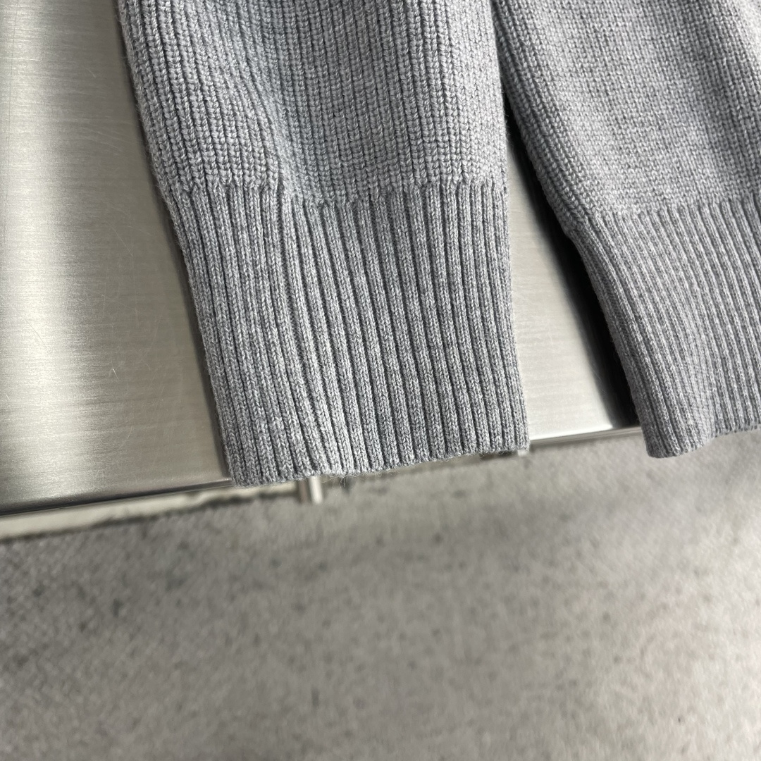 -LOEW 新款毛衫毛衣，上身舒适，不挑身材 男女同款，秋冬毛衣，是今年最好看的情侣装，秋冬必备百搭不出