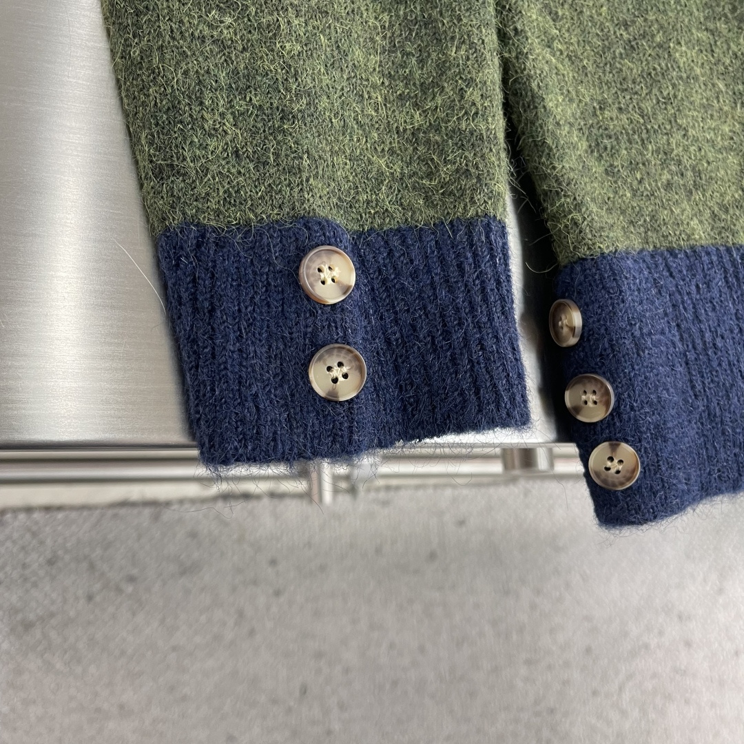 -TB 新款毛衫毛衣，上身舒适，不挑身材 男女同款，秋冬毛衣，是今年最好看的情侣装，秋冬必备百搭不出错，