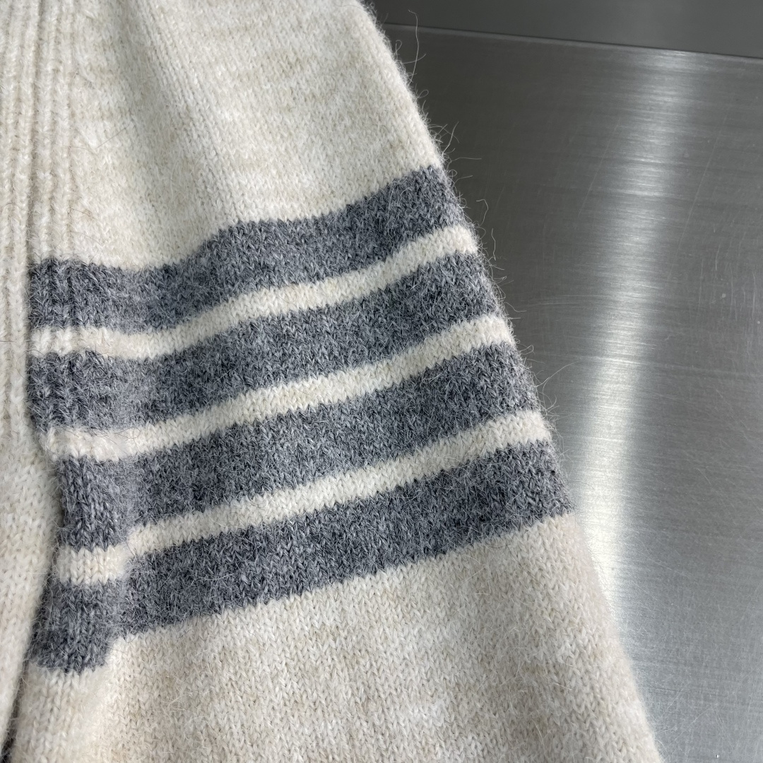 -TB 新款毛衫毛衣，上身舒适，不挑身材 男女同款，秋冬毛衣，是今年最好看的情侣装，秋冬必备百搭不出错，