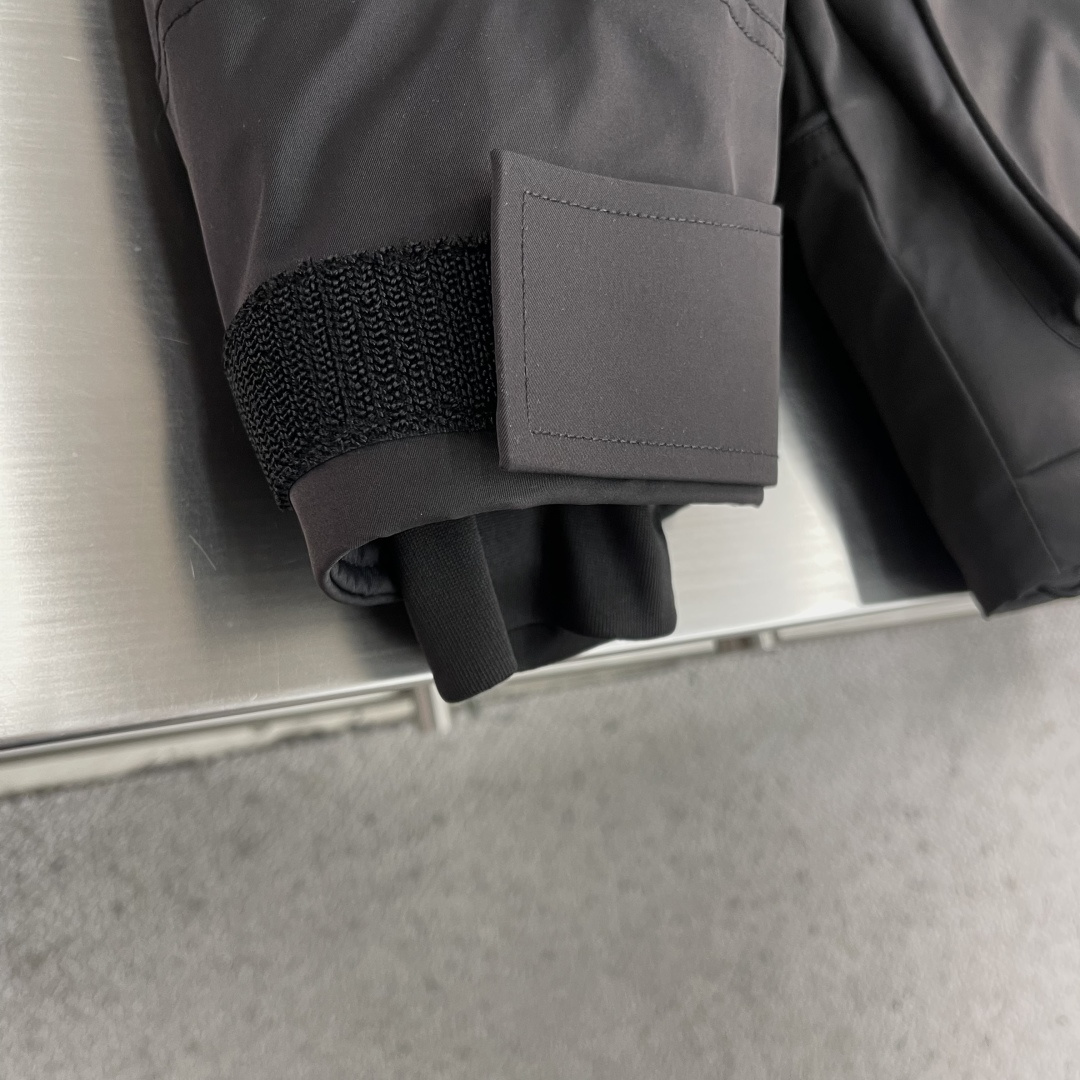 -🐦 鸟家 羽绒服滑雪服限定款 不愧是羽绒服颜值天花板，这样的高品质绒料无论从蓬松度、回弹性，保暖系数，