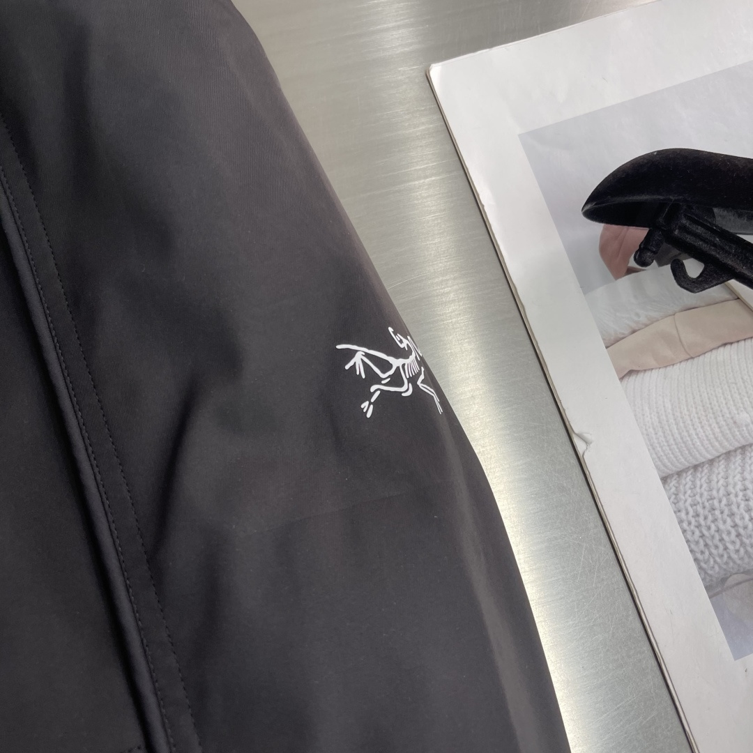 -🐦 鸟家 羽绒服滑雪服限定款 不愧是羽绒服颜值天花板，这样的高品质绒料无论从蓬松度、回弹性，保暖系数，