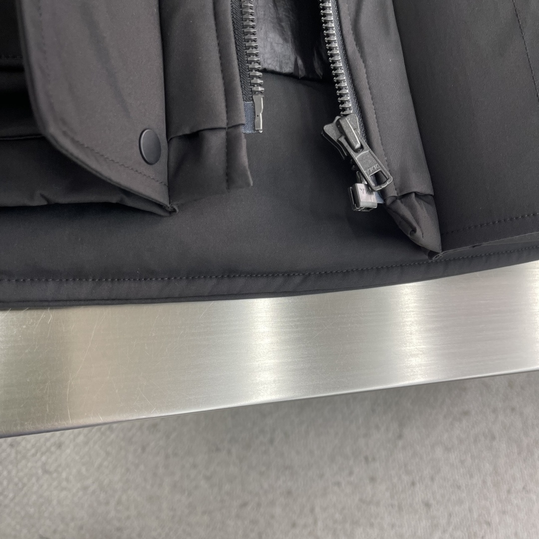 -🐦 鸟家 羽绒服滑雪服限定款 不愧是羽绒服颜值天花板，这样的高品质绒料无论从蓬松度、回弹性，保暖系数，