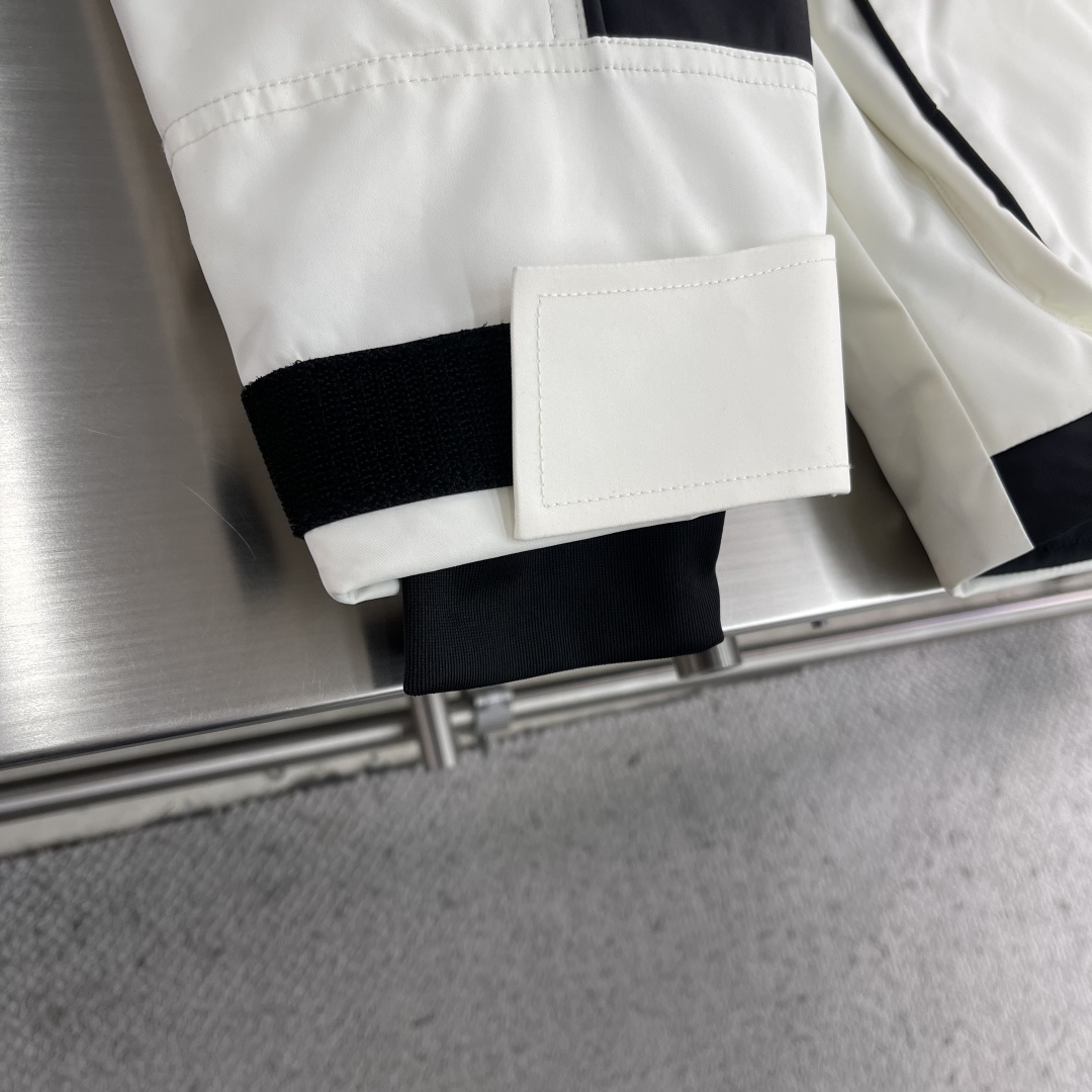 -🐦 鸟家 羽绒服滑雪服限定款 不愧是羽绒服颜值天花板，这样的高品质绒料无论从蓬松度、回弹性，保暖系数，