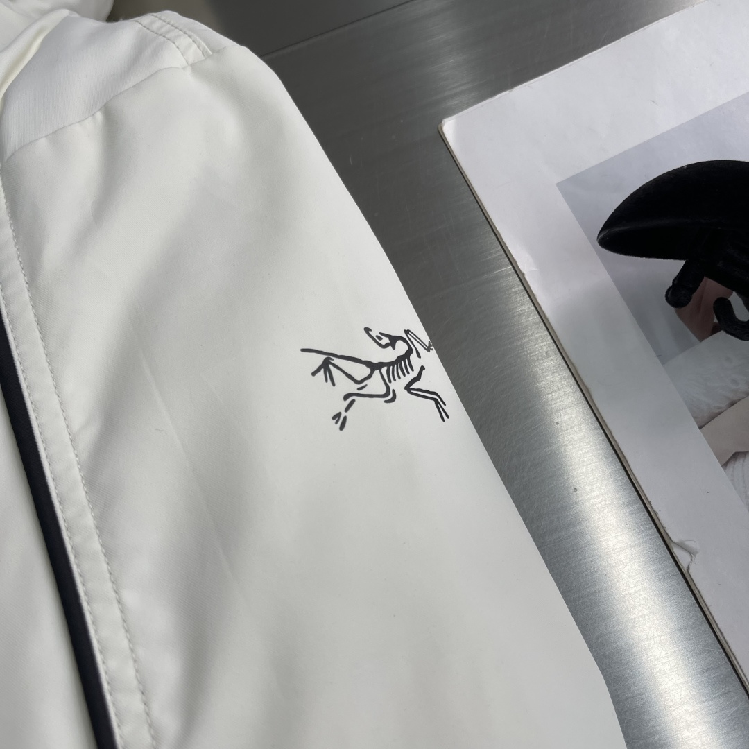 -🐦 鸟家 羽绒服滑雪服限定款 不愧是羽绒服颜值天花板，这样的高品质绒料无论从蓬松度、回弹性，保暖系数，