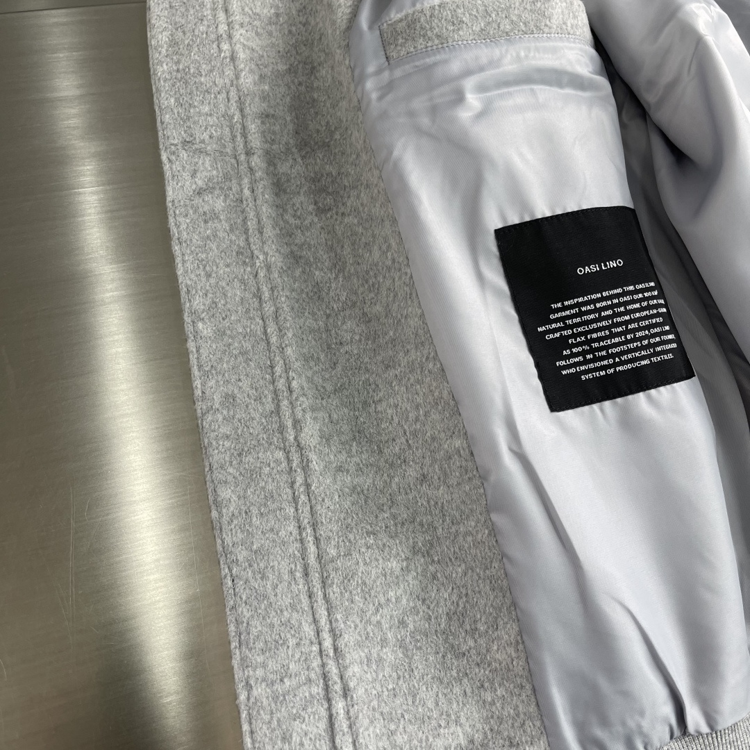 -Z ZEGN 新款毛呢夹克外套，这款夹克采用50%羊毛面料制作而成，翻领式设计具有独特风格，刻字五金拉