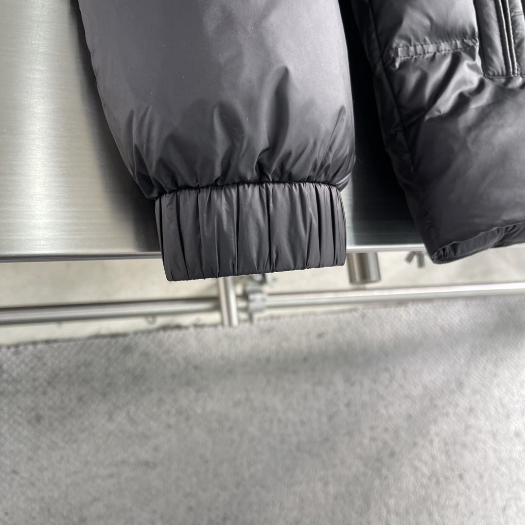 -mon 25秋冬新款羽绒服 内里顶级90白鸭绒 搭配撞色织带视觉效果超赞 定制五金配件 各种细节处理到