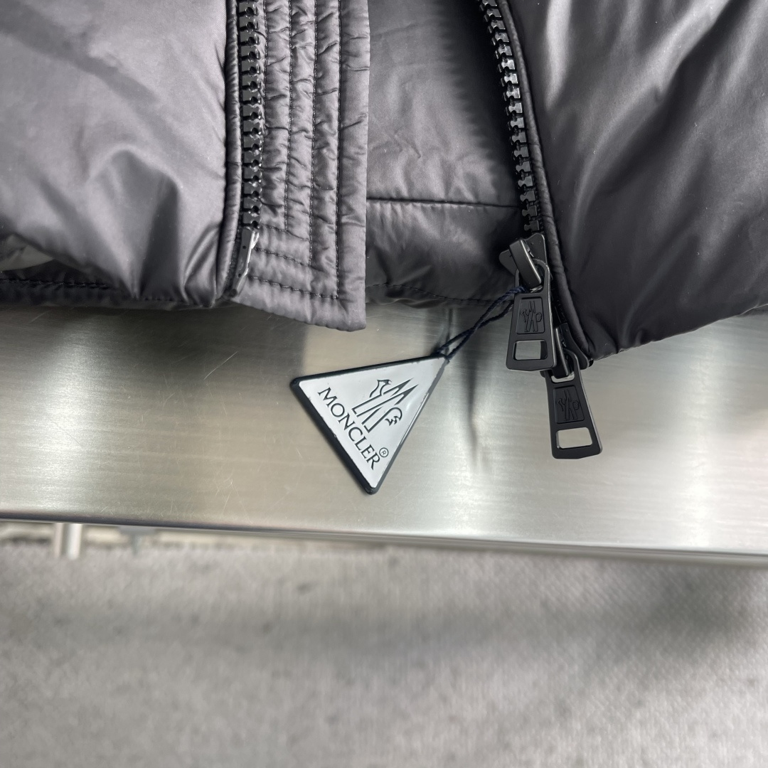 -mon 25秋冬新款羽绒服 内里顶级90白鸭绒 搭配撞色织带视觉效果超赞 定制五金配件 各种细节处理到