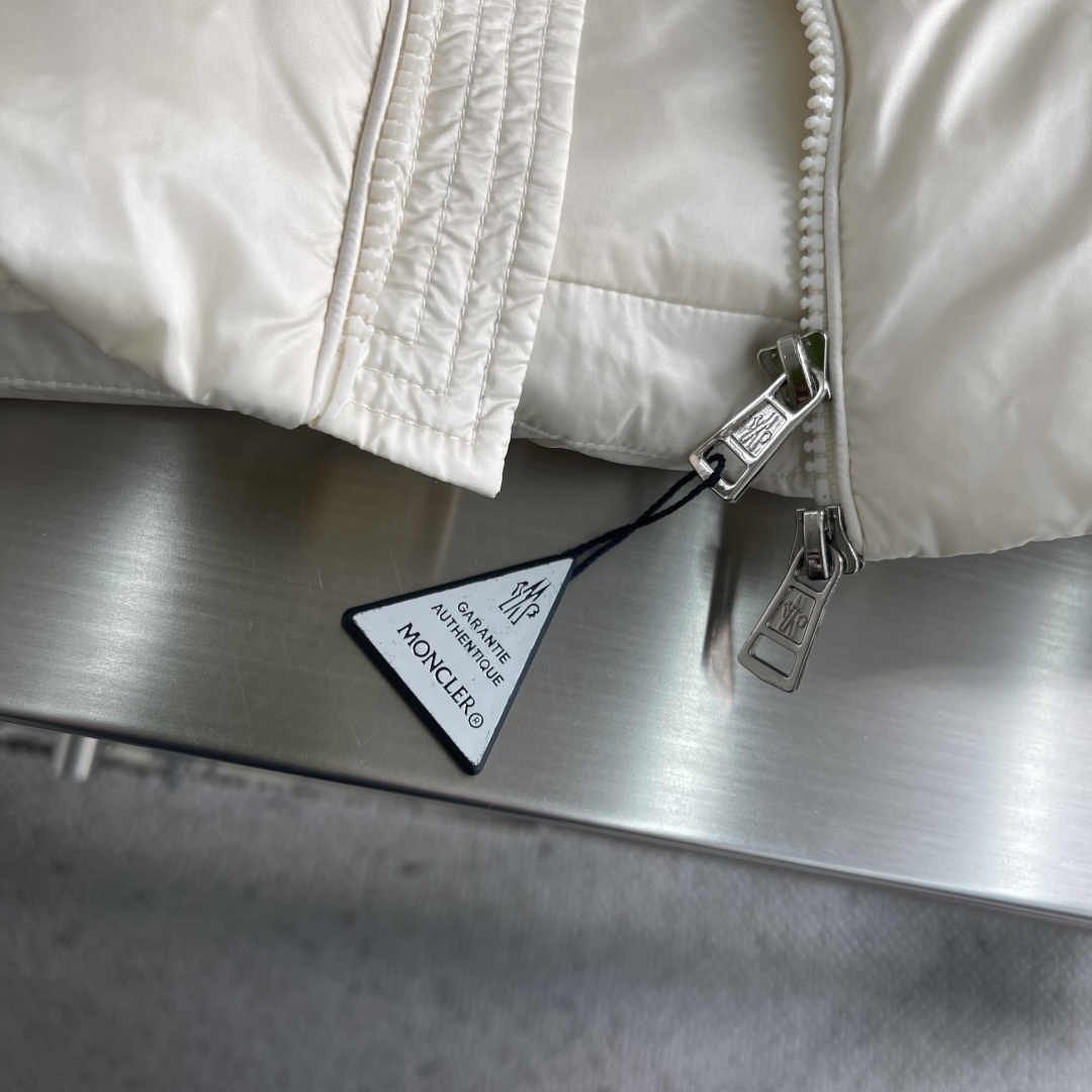 -mon 25秋冬新款羽绒服 内里顶级90白鸭绒 搭配撞色织带视觉效果超赞 定制五金配件 各种细节处理到