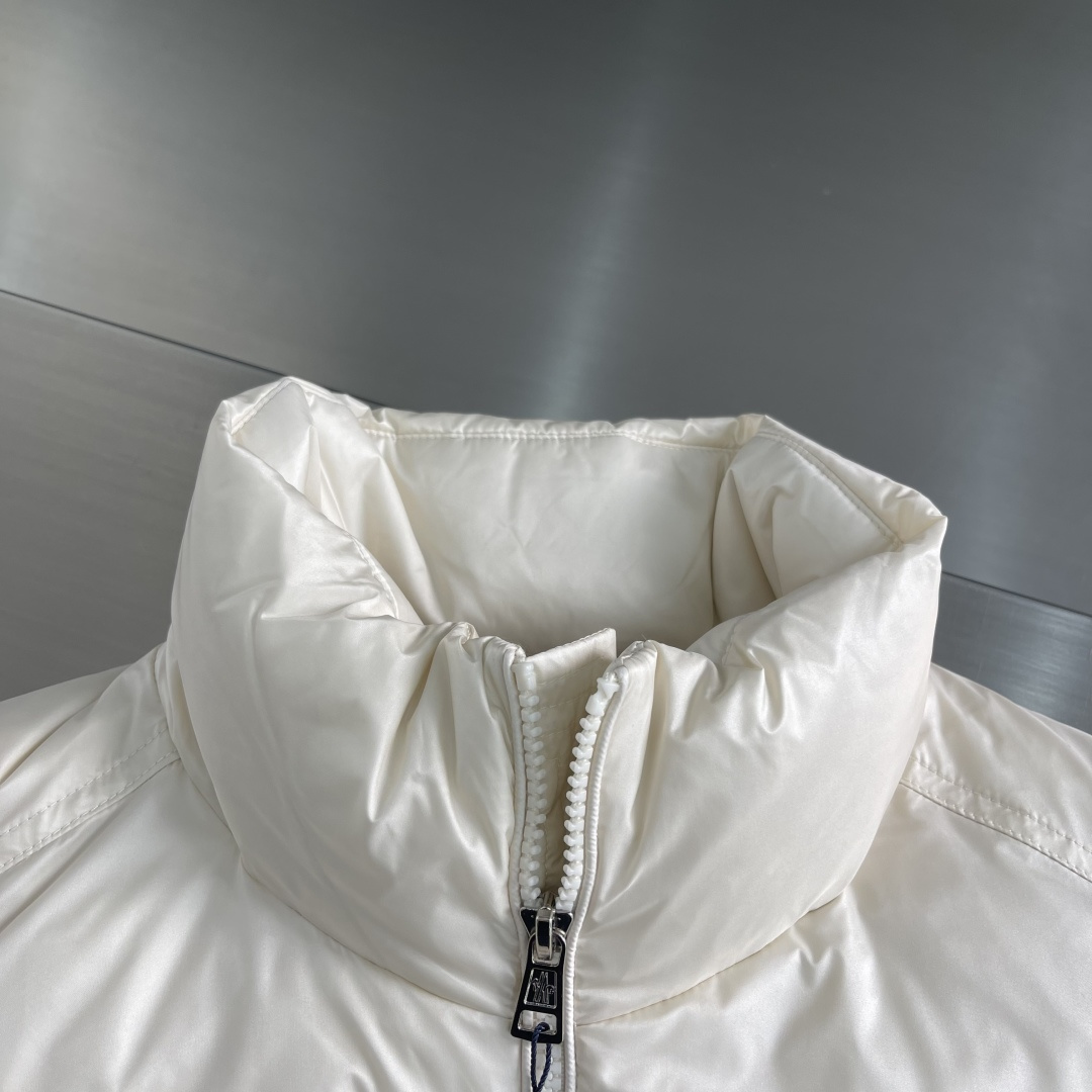 -mon 25秋冬新款羽绒服 内里顶级90白鸭绒 搭配撞色织带视觉效果超赞 定制五金配件 各种细节处理到