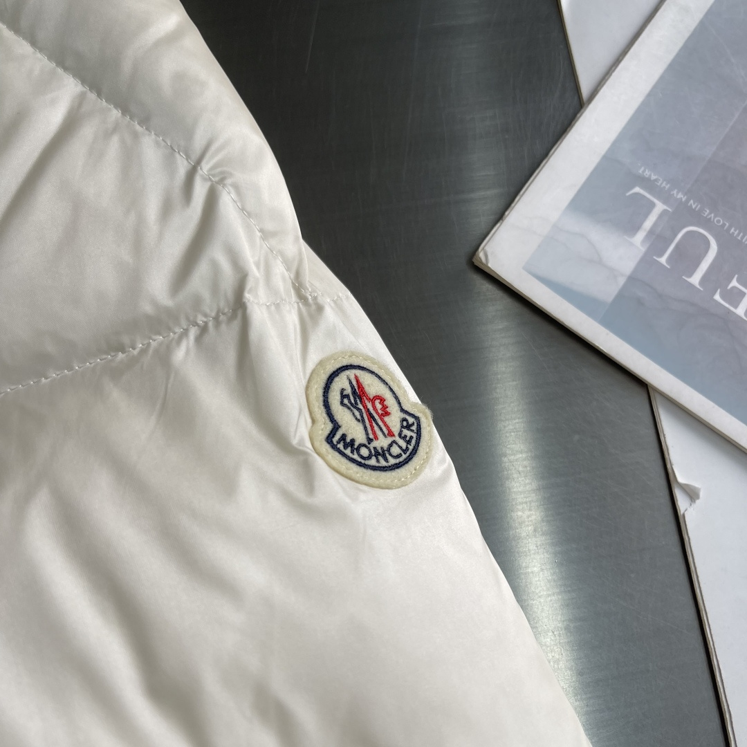 -mon 25秋冬新款羽绒服 内里顶级90白鸭绒 搭配撞色织带视觉效果超赞 定制五金配件 各种细节处理到