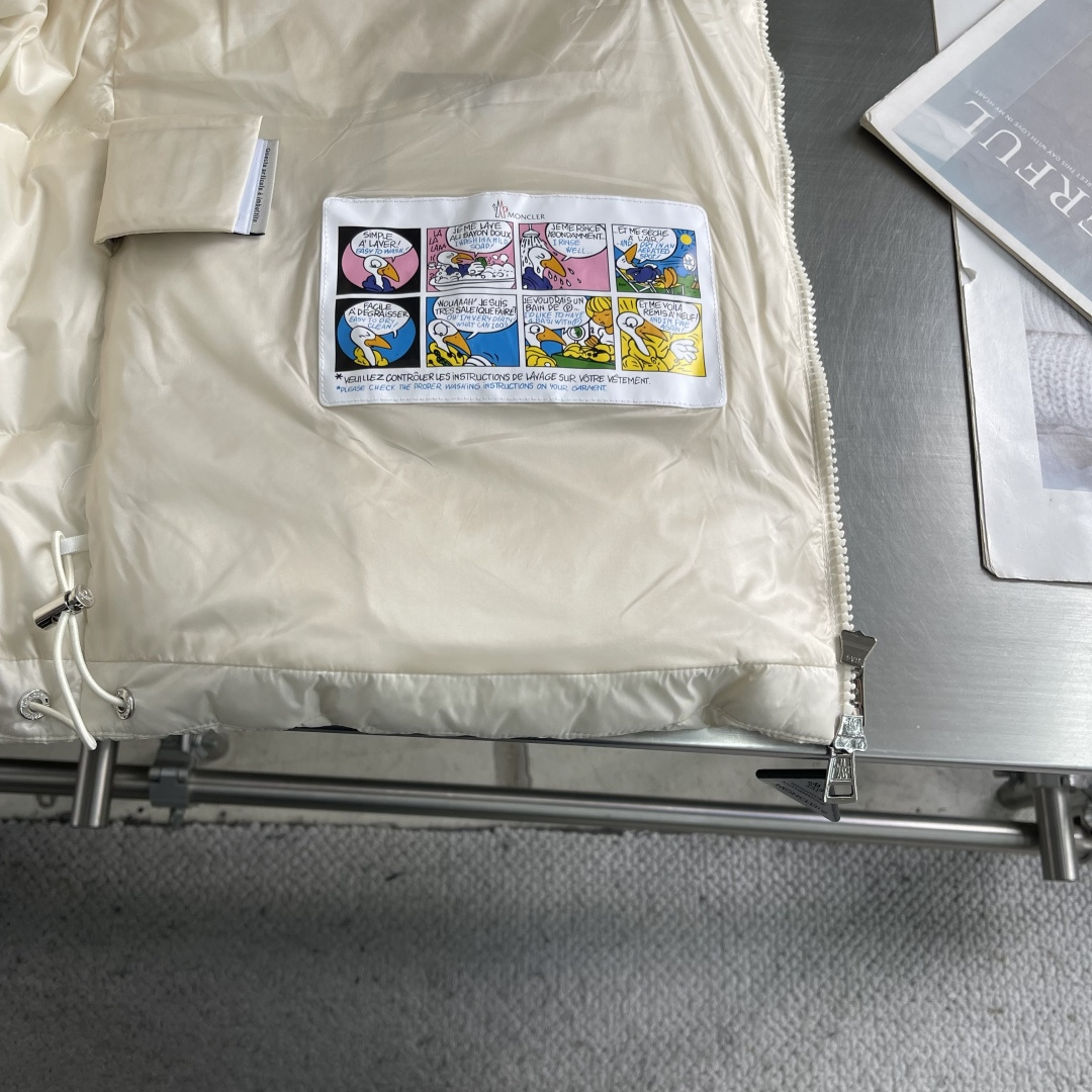 -mon 25秋冬新款羽绒服 内里顶级90白鸭绒 搭配撞色织带视觉效果超赞 定制五金配件 各种细节处理到