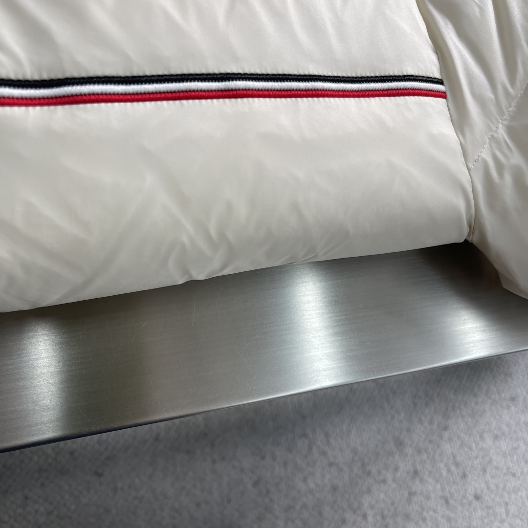 -mon 25秋冬新款羽绒服 内里顶级90白鸭绒 搭配撞色织带视觉效果超赞 定制五金配件 各种细节处理到