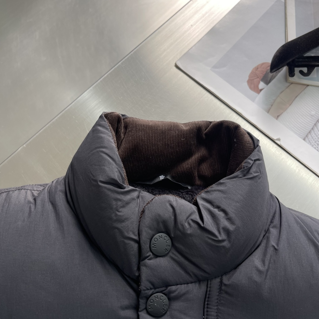 -Mon Sernur男士羽绒服，2025秋冬新款，采用经典横向绗缝设计，填充高品质羽绒，保暖力满分。防