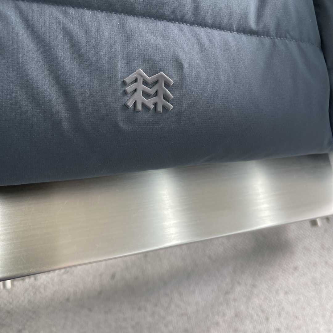 -KOLON SPORT 男款90鹅绒羽绒外套3D立体剪裁赋予身体更大的活动空间，告别传统羽绒服的束缚感