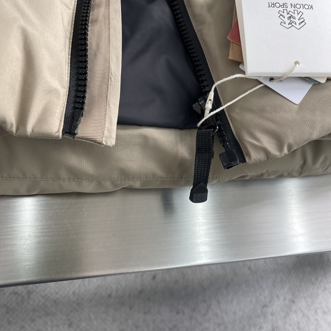 -KOLON SPORT 男款90鹅绒羽绒外套3D立体剪裁赋予身体更大的活动空间，告别传统羽绒服的束缚感