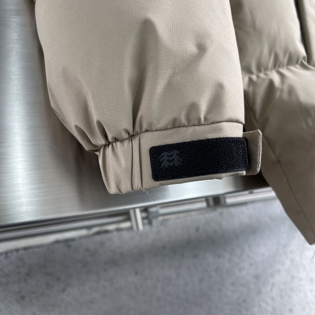 -KOLON SPORT 男款90鹅绒羽绒外套3D立体剪裁赋予身体更大的活动空间，告别传统羽绒服的束缚感