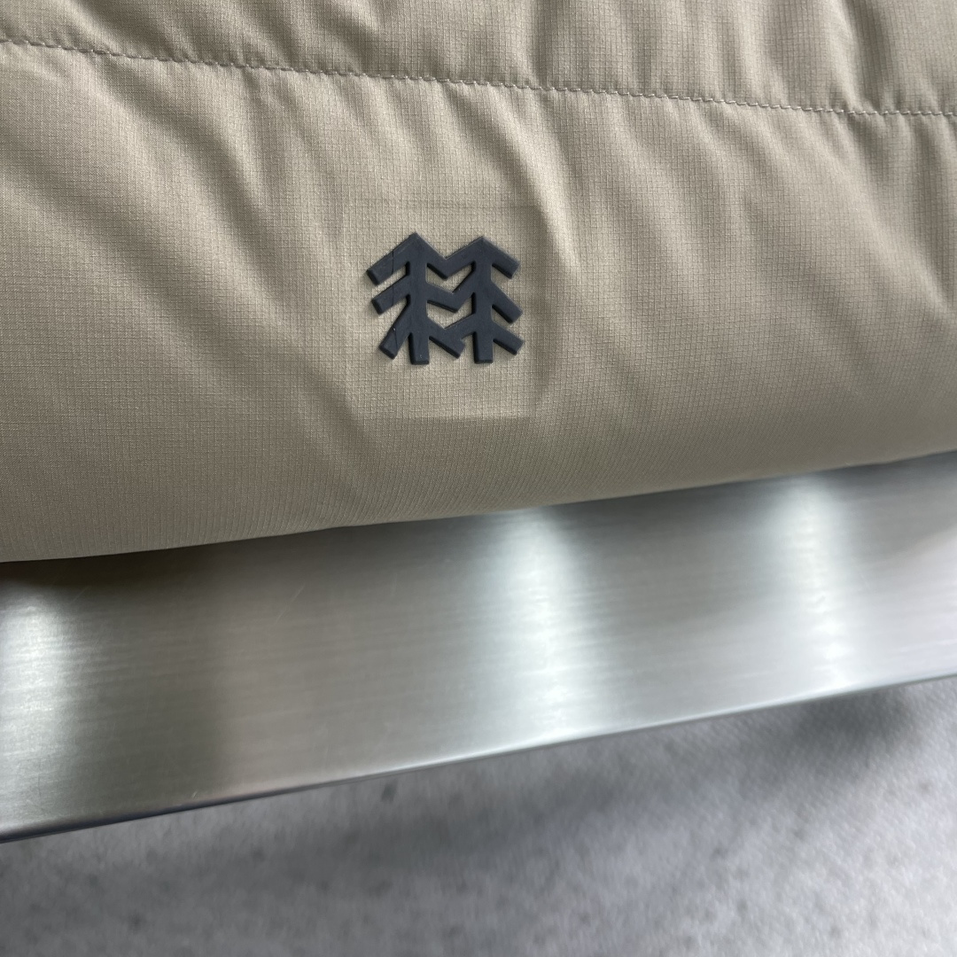 -KOLON SPORT 男款90鹅绒羽绒外套3D立体剪裁赋予身体更大的活动空间，告别传统羽绒服的束缚感