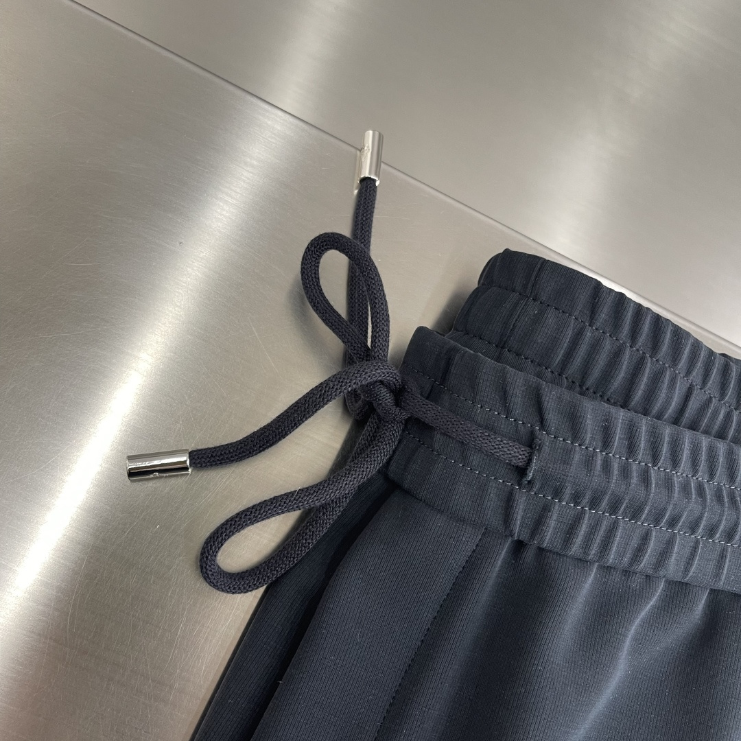 -PRAD 秋冬新款休闲直筒长裤，定制配件五金，免烫面料手感柔软。尺码：M-4XL