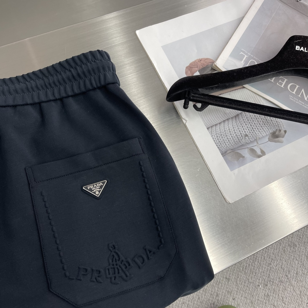 -PRAD 秋冬新款休闲直筒长裤，定制配件五金，免烫面料手感柔软。尺码：M-4XL