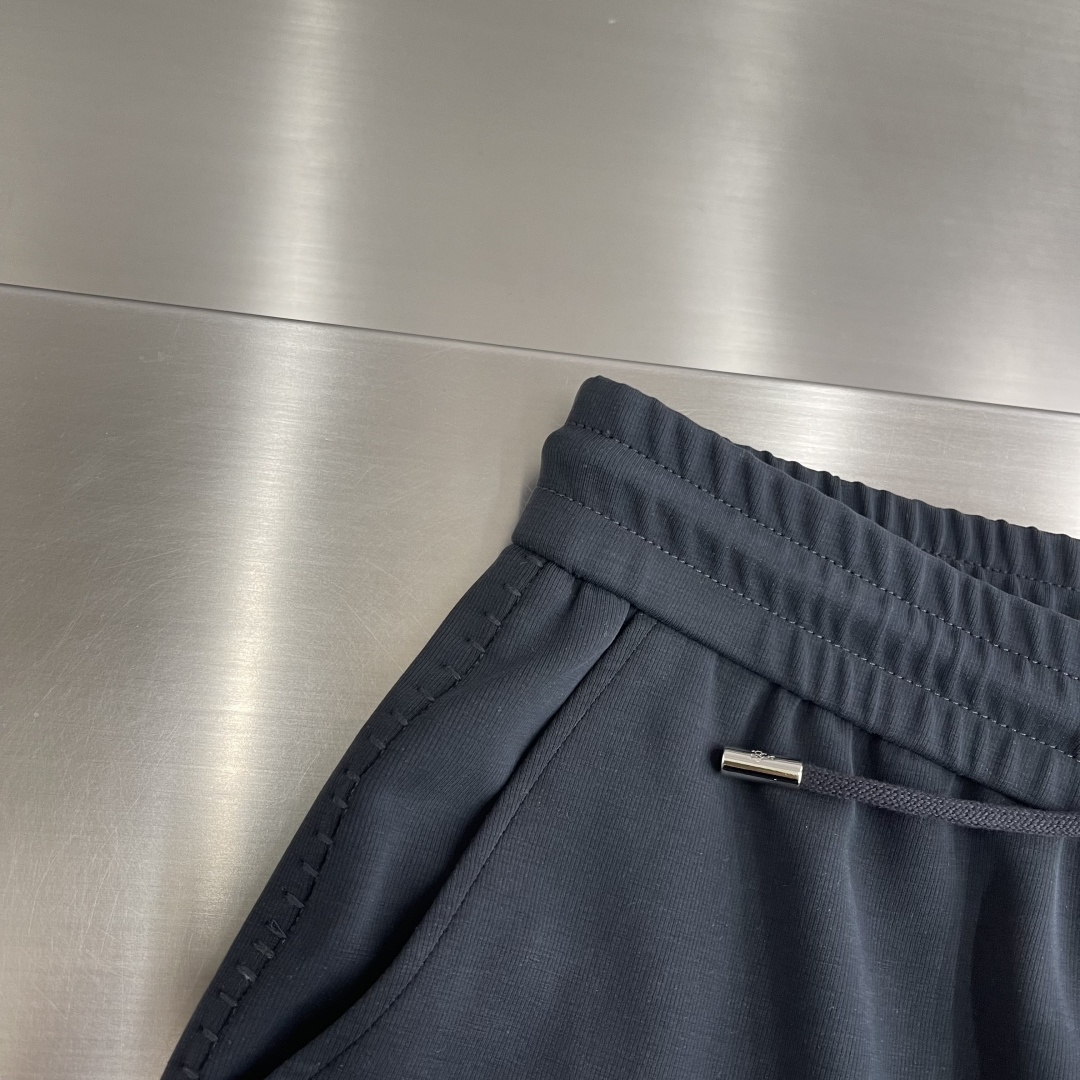 -PRAD 秋冬新款休闲直筒长裤，定制配件五金，免烫面料手感柔软。尺码：M-4XL