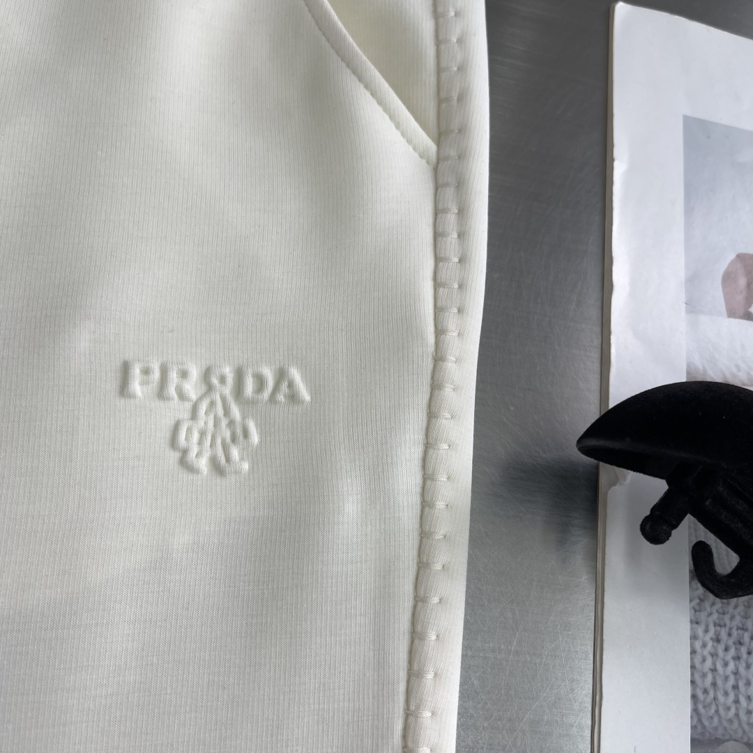 -PRAD 秋冬新款休闲直筒长裤，定制配件五金，免烫面料手感柔软。尺码：M-4XL