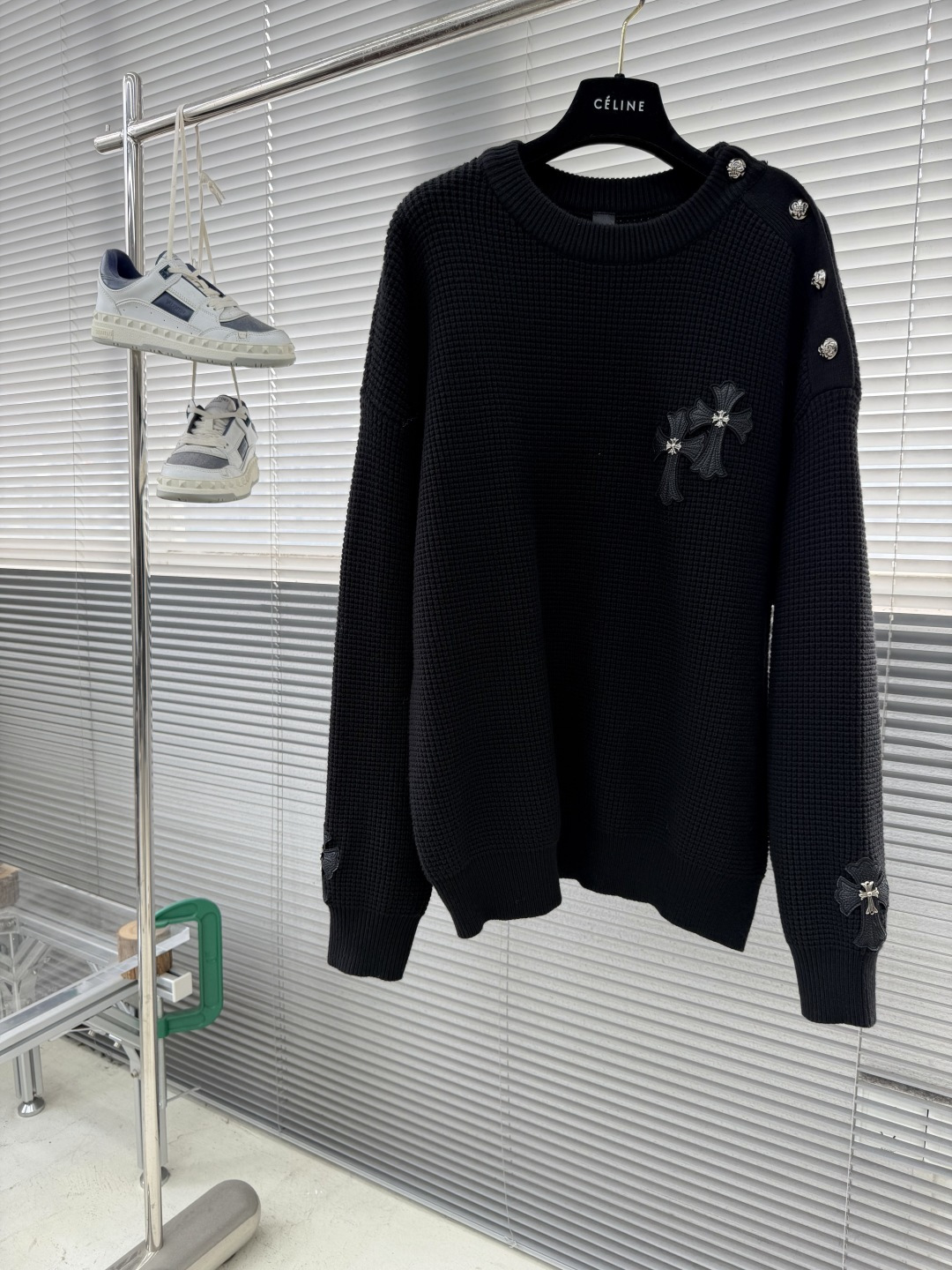 NO:660703,-CH Croixin's new sweater is comfortable on the upper body and does not matter the body shape. It is the same style for men and women. It is the most beautiful couple's clothing in autumn and winter. It is a must-have in autumn and winter and can be matched with everything. It is stylish and fashionable. My dears deserve it!  Size M L XL,chrome hearts-clothing,chrome hearts,sweaters, 19860909-CH 克罗心新款毛衫毛衣,上身舒适,不挑身材 男女同款,秋冬毛衣,是今年最好看的情侣装,秋冬必备百搭不出错,洋气又时髦,亲爱的们值得拥有！ 尺码M L XL,克罗心-服装,chrome hearts,sweaters, ,Women's clothing