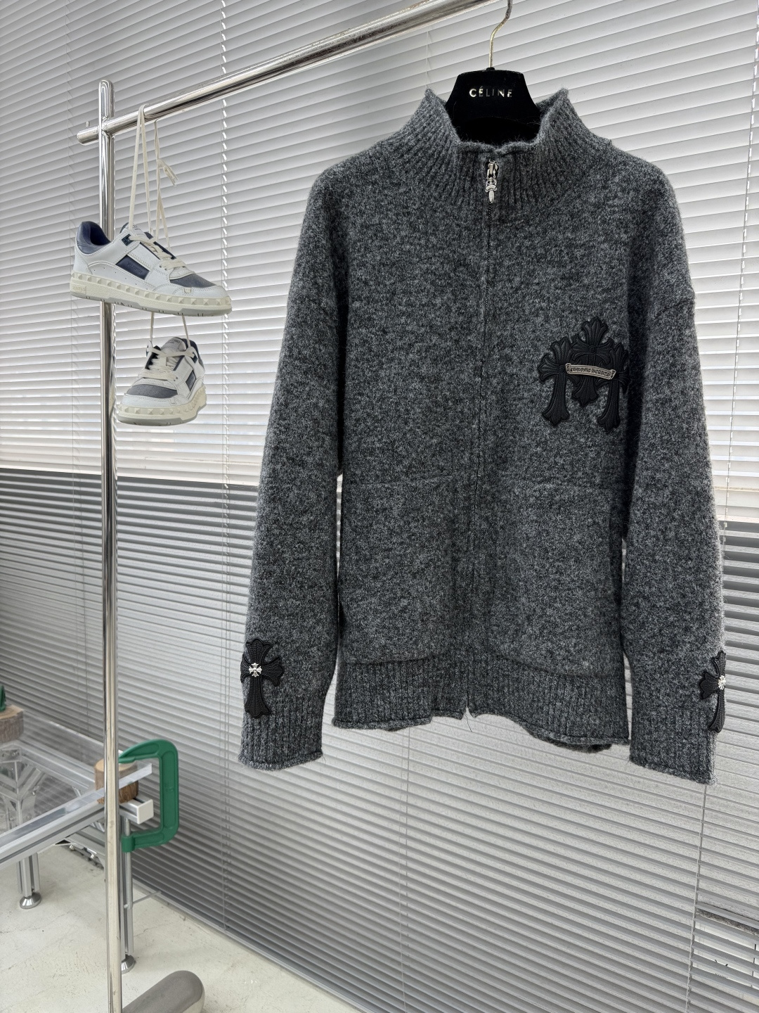 NO:660710,-CH Croixin's new sweater is comfortable on the upper body and does not care about your figure. It is the same style for men and women. It is the most beautiful couple's clothing for autumn and winter. It is a must-have for autumn and winter. It is versatile, stylish and fashionable. Dear friends, you deserve it!  Size M-XXL,chrome hearts-clothing,chrome hearts,sweaters, 19860909-CH 克罗心 新款毛衫毛衣 上身舒适不挑身材 男女同款,秋冬毛衣,是今年最好看的情侣装,秋冬必备百搭不出错,洋气又时髦,亲爱的们值得拥有！ 尺码M-XXL,克罗心-服装,chrome hearts,sweaters, ,Women's clothing