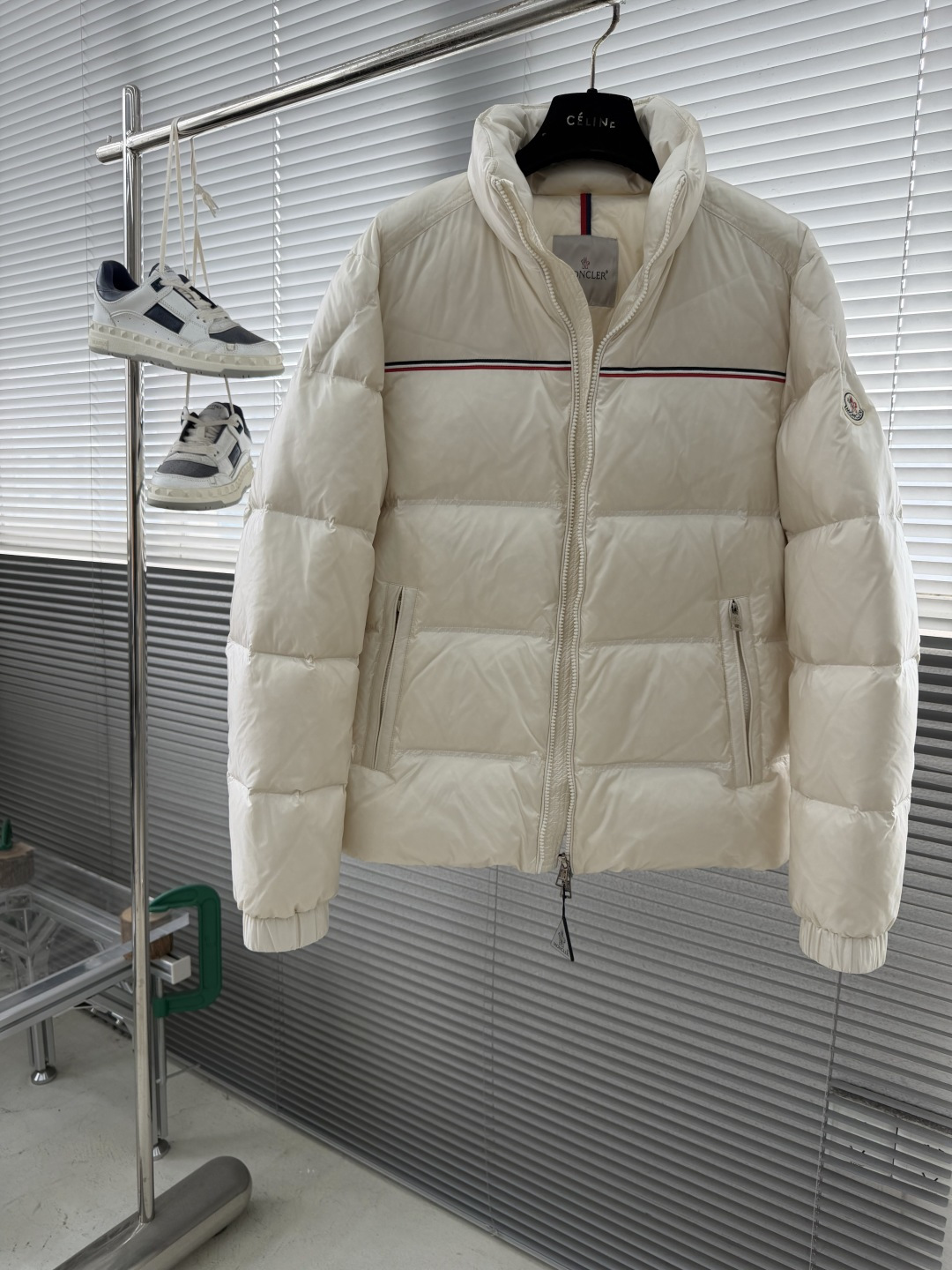 -mon 25秋冬新款羽绒服 内里顶级90白鸭绒 搭配撞色织带视觉效果超赞 定制五金配件 各种细节处理到