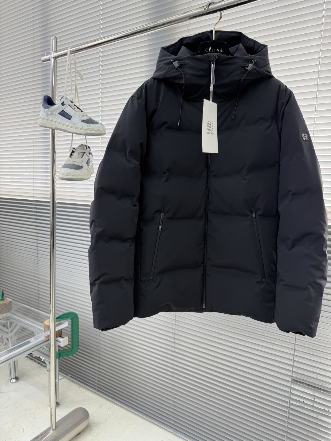 NO:660699,-Kolon Sporthiking2025 new small tree badge logo couple style down jacket, high version, top quality, vacuum filling, exquisite craftsmanship, coated custom fabrics, lacquered nylon lining, logo letter embossing, double-layer lining, no velvet running, no velvet drilling, loose version to cover the flesh and make you slim, refuse to be bloated and energetic to go out on the street, super practical, the upper body effect is natural, casual and comfortable ~ Size S-XXL, men's clothing, down jacket,  19860909-Kolon Sporthiking2025新款小树徽章logo情侣款羽绒服 高版本顶级品质 真空填充 精湛工艺 涂层定制面料 漆面尼龙衬里 徽标字母压纹 双层内里 不跑绒 不钻绒 宽松版型遮肉显瘦 拒绝臃肿活力出街 超强实用性 上身效果自然休闲舒适～ 码数S-XXL,男装,down jacket, ,Women's clothing