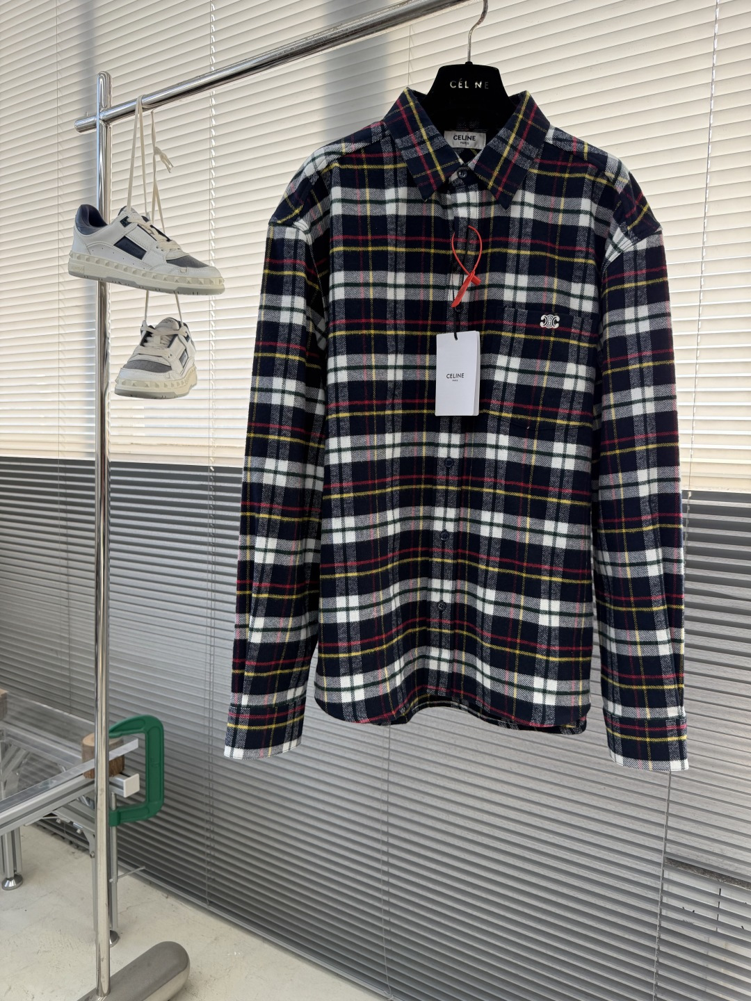 NO:660670,-Celin logo plaid shirt Customized plaid velvet cotton with clear texture and full texture. Comfortable and close to the skin. Use the colorful grid as the canvas. A flowing color exhibition. Embellish the iconic Arc de Triomphe embroidery on the chest patch pocket to provide a visual anchor for the large-area plaid. Break the monotonous repetition of the pattern. Condensing the brand's century-old gene into the art of a square inch. Just the right slightly dropped shoulder design to create a casual sense of relaxation. The style does not need to be announced. Own medal. Use imported machine embroidery technology.  Use advanced computer control system and precision mechanical components to realize Celin Arc de Triomphe embroidery operation with high precision, smooth and delicate lines. Infrared positioning cutting machine achieves precise positioning of materials through infrared transmitters and infrared receivers. The accuracy can reach the micron level to meet the effect of high-precision cutting of alignment strips. Fabric sanding process uses mechanical friction. Rub the surface of the fabric with a high-speed rotating sanding machine. Adjust the time and intensity to control the fluff density and improve its texture and comfort. The fabrics have been fermented and washed.  Better feel and texture, not easy to deform, not easy to shrink, not easy to fade, maintain long-term beauty, size 38 39 40 41, length 75.5 77 78.5 80, shoulder width 54565860, bust 130 134 138 142, Celine-clothing, celine, celine, shirts,  19860909-Celin标识格子衬衫 定制彩格绒棉呢 纹理清晰 质感十足 舒适贴肤 以彩格为画布 一场流动的色彩展览 用一枚标志性凯旋门刺绣点缀于胸前贴袋 为大面积格纹提供视觉落点 打破图案的单调重复 将品牌百年基因浓缩为方寸间的艺术 恰到好处的微落肩设计 营造随性的松弛感 格调无需声张 自有勋章 采用进口机刺绣工艺 使用先进的计算机控制系统和精密的机械部件 实现Celin凯旋门刺绣作业 精度高 线条流畅而细腻 红外线定位裁床 通过红外发射器和红外接收器来实现对材料的精准定位 精度可达到微米级别 从而满足对位对条高精度裁剪的效果 面料磨毛工艺 利用机械摩擦 通过高速旋转的磨毛机摩擦面料表面 调整时间与力度以控制绒毛密度 提升其质感舒适度 面料都经过酵洗 手感质感更佳 不易变形 不易缩水 不易褪色 保持长久的美观 尺码38 39 40 41 衣长75.5 77 78.5 80 肩宽54565860 胸围 130 134 138 142,赛琳-服装,celine,celine,shirts, ,Women's clothing